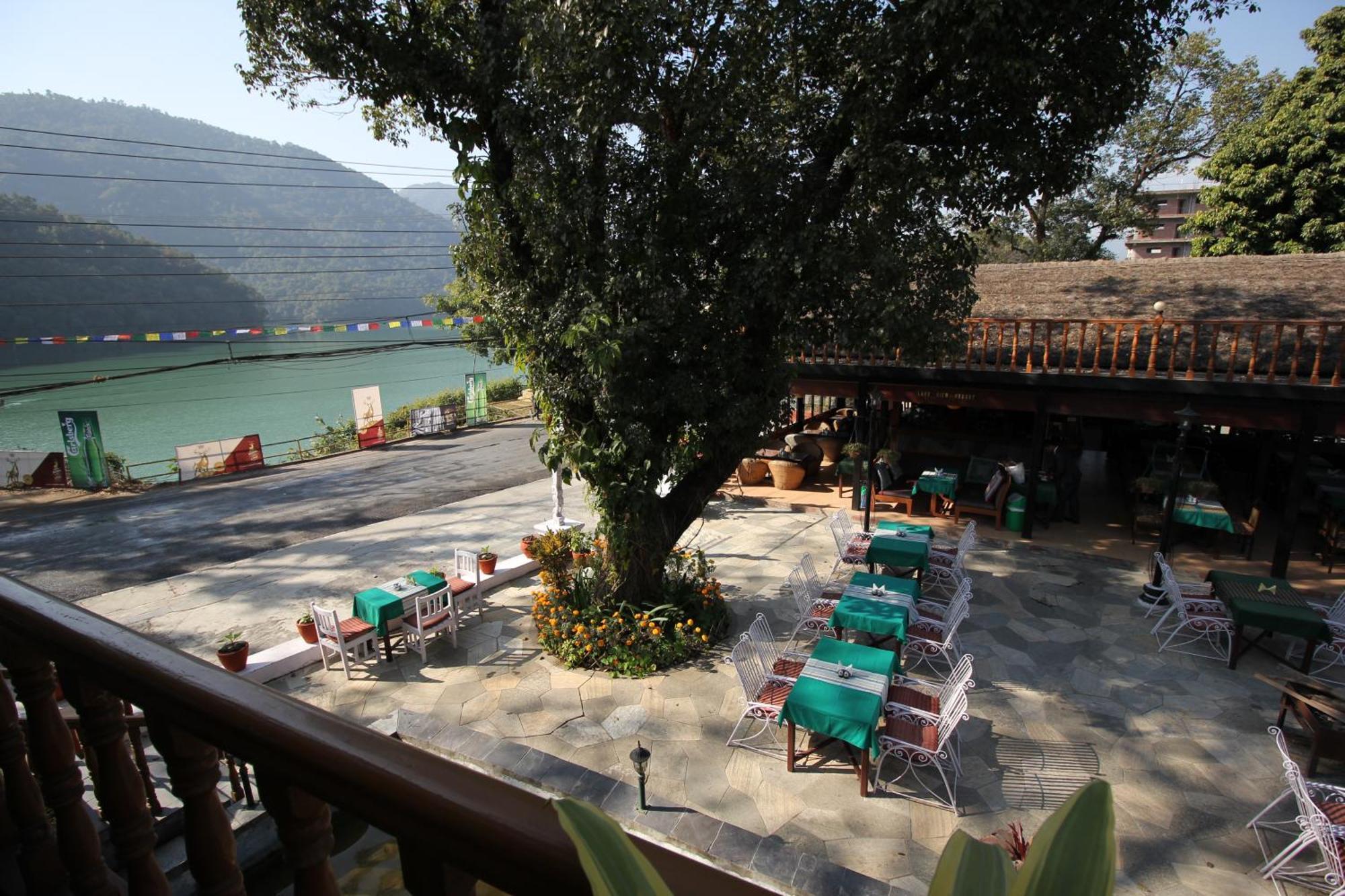 Lake View Resort Pokhara Exteriör bild