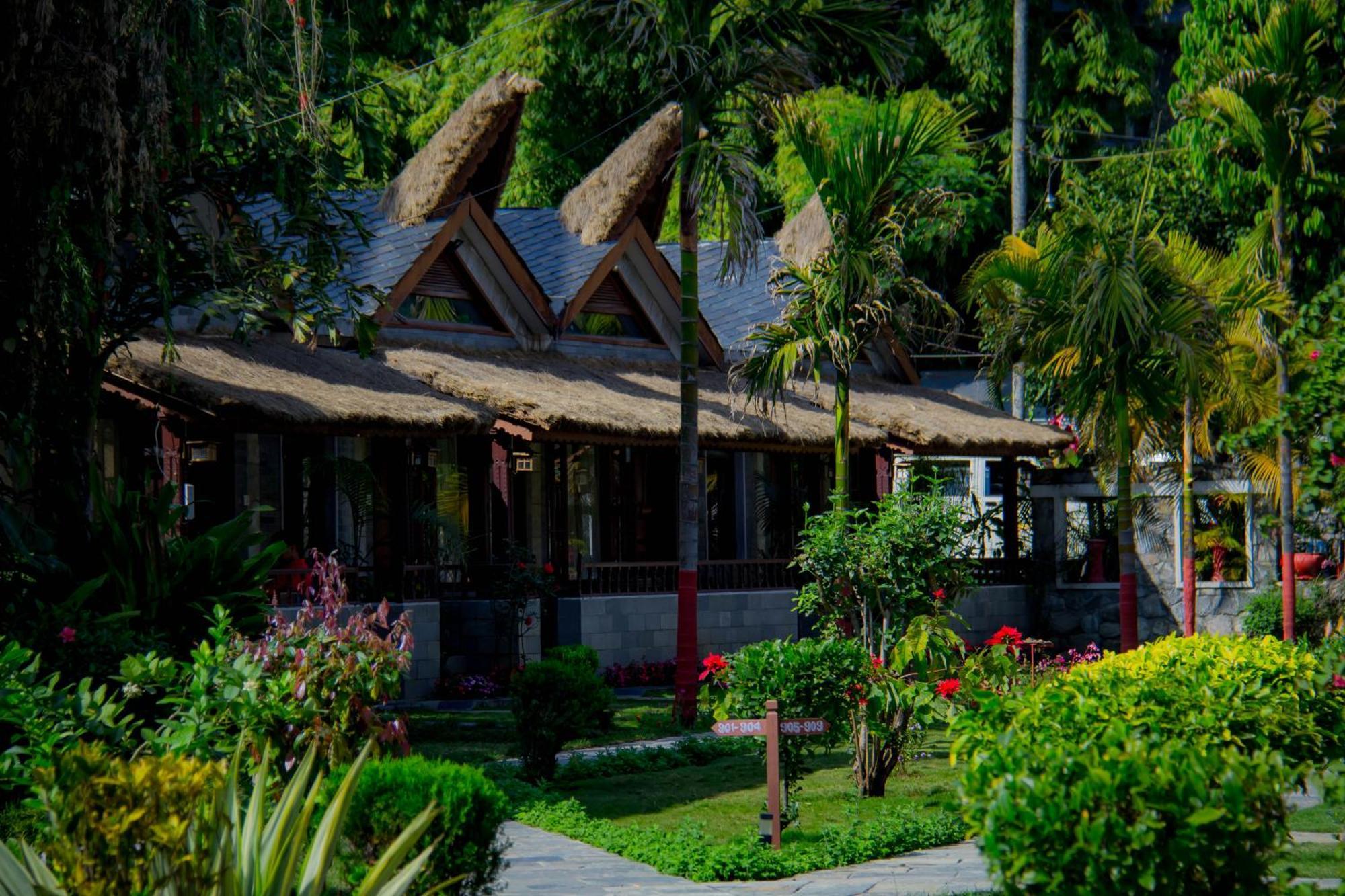 Lake View Resort Pokhara Exteriör bild