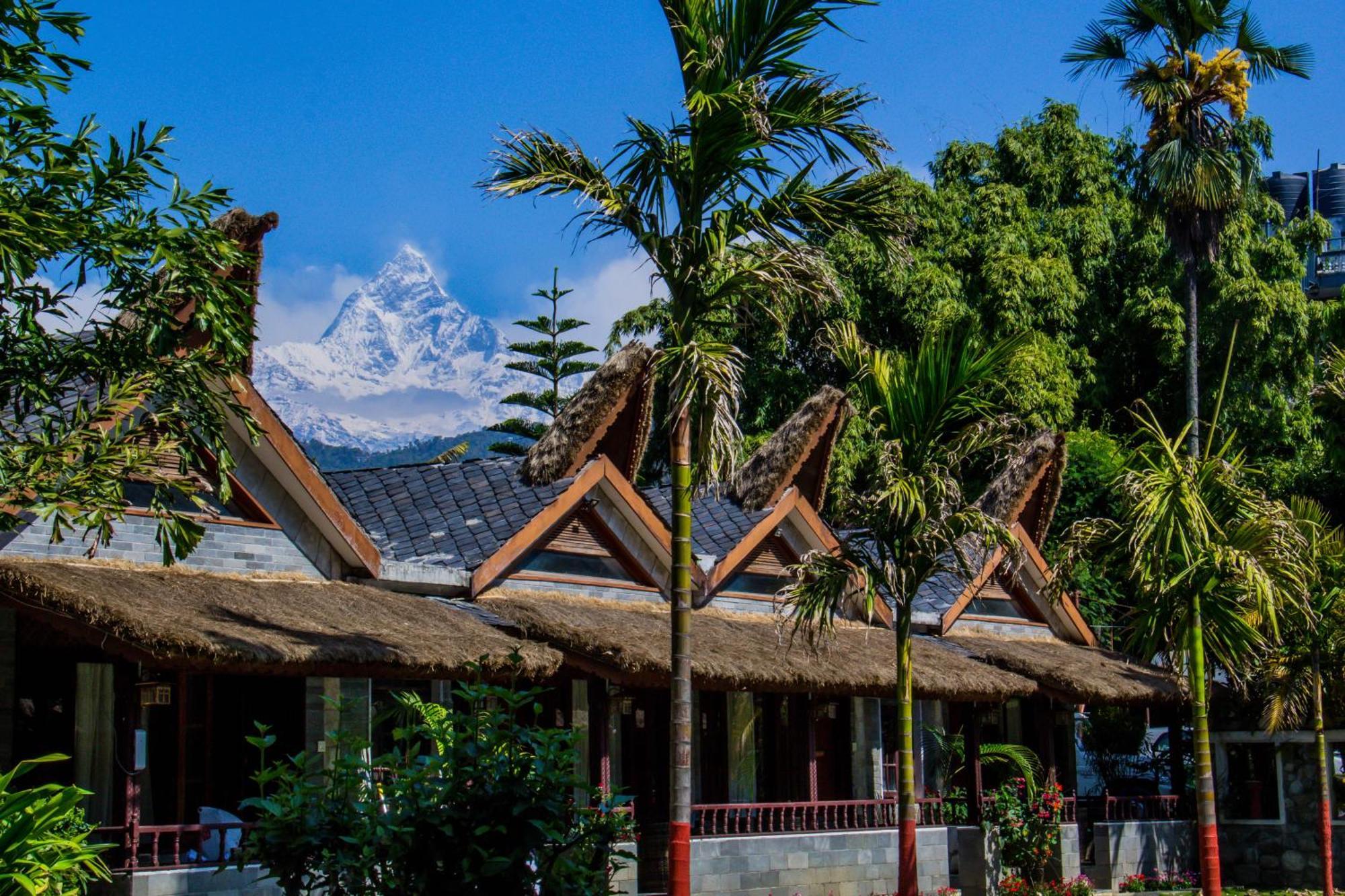 Lake View Resort Pokhara Exteriör bild