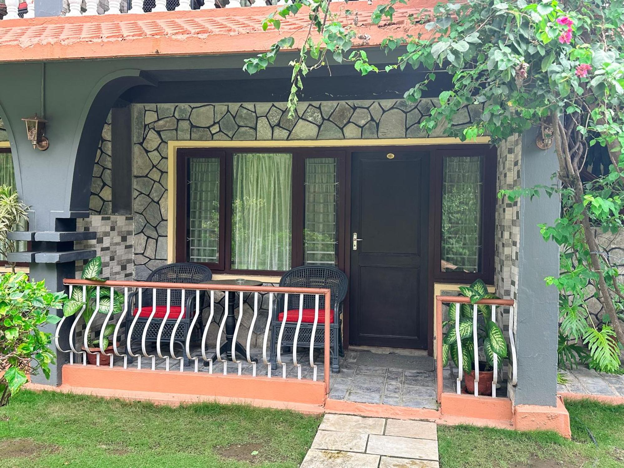 Lake View Resort Pokhara Exteriör bild