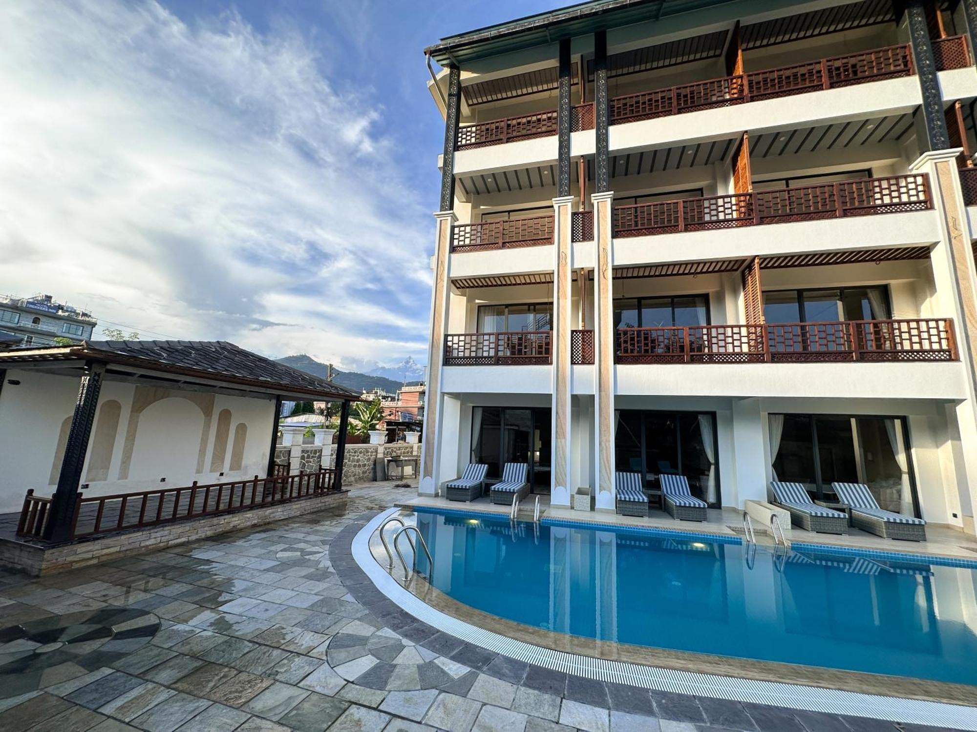 Lake View Resort Pokhara Exteriör bild