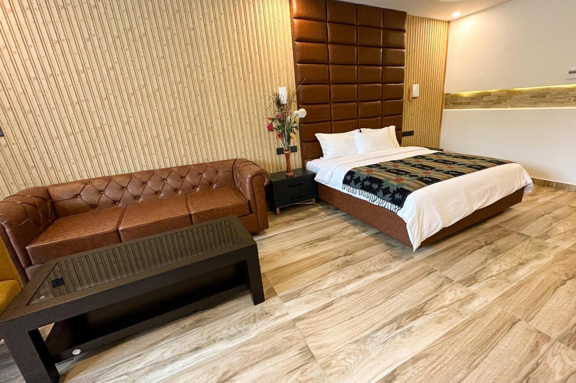 Lake View Resort Pokhara Exteriör bild