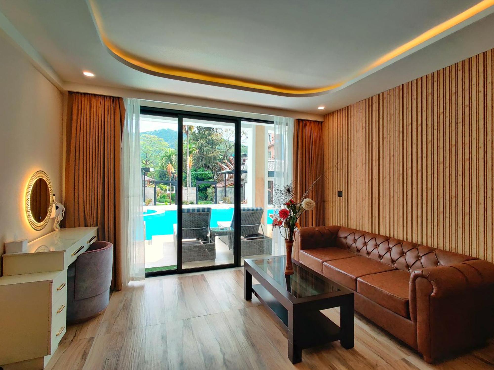 Lake View Resort Pokhara Exteriör bild