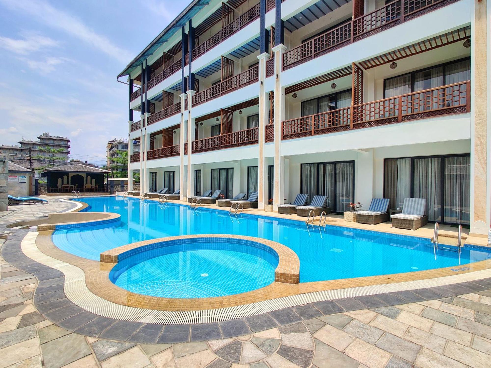 Lake View Resort Pokhara Exteriör bild