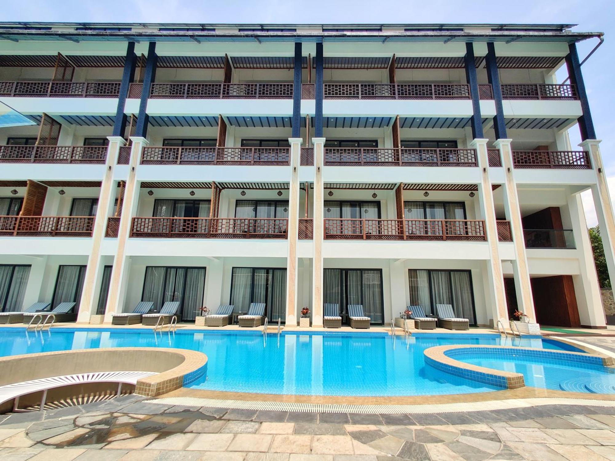 Lake View Resort Pokhara Exteriör bild