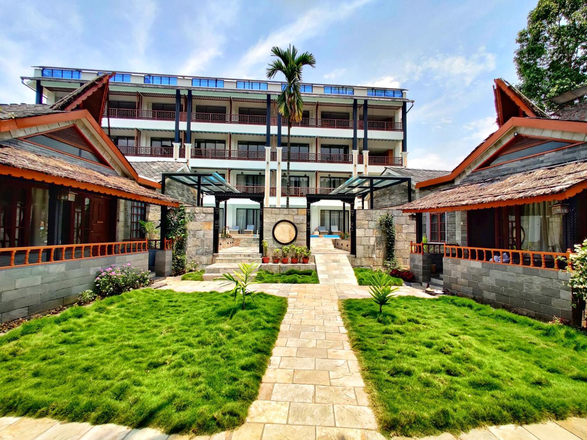 Lake View Resort Pokhara Exteriör bild