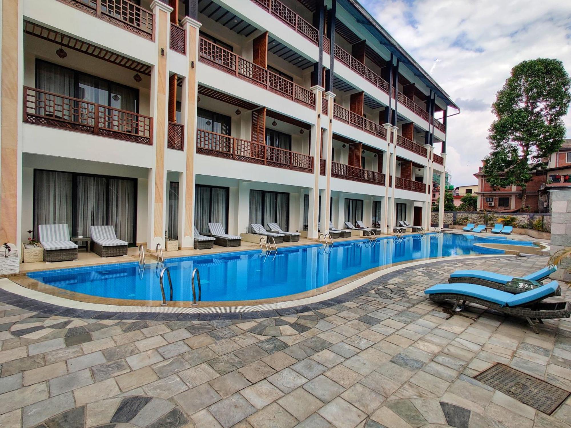 Lake View Resort Pokhara Exteriör bild