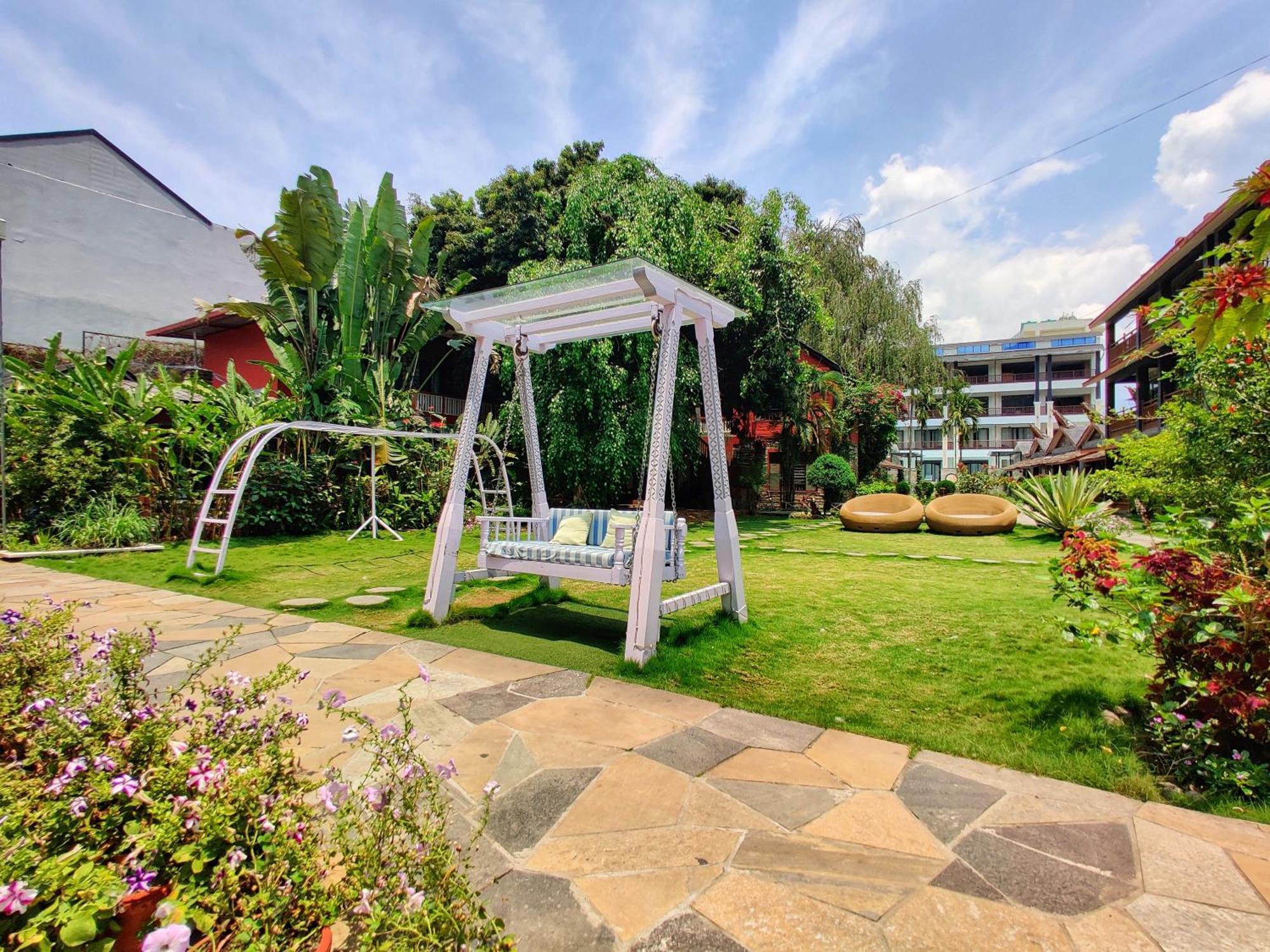 Lake View Resort Pokhara Exteriör bild