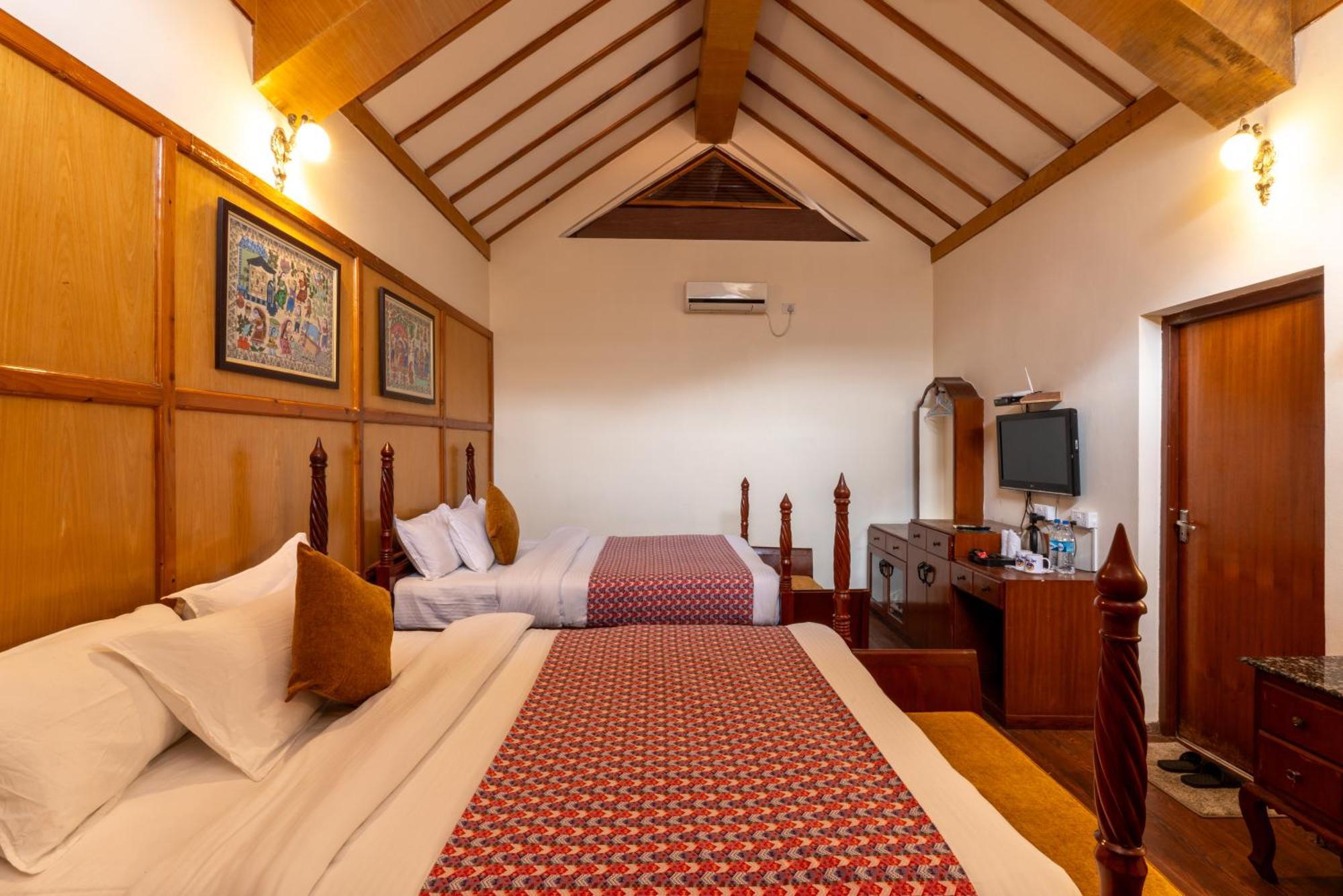 Lake View Resort Pokhara Exteriör bild