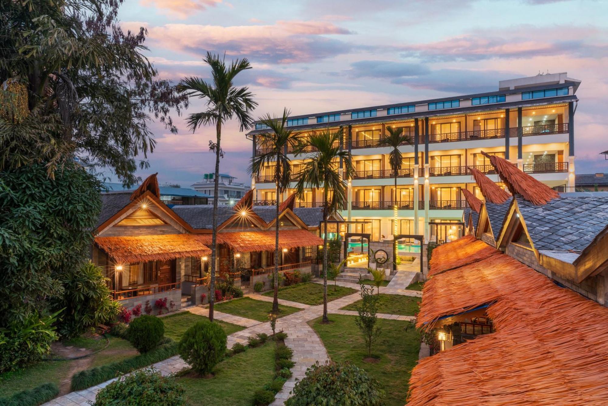Lake View Resort Pokhara Exteriör bild
