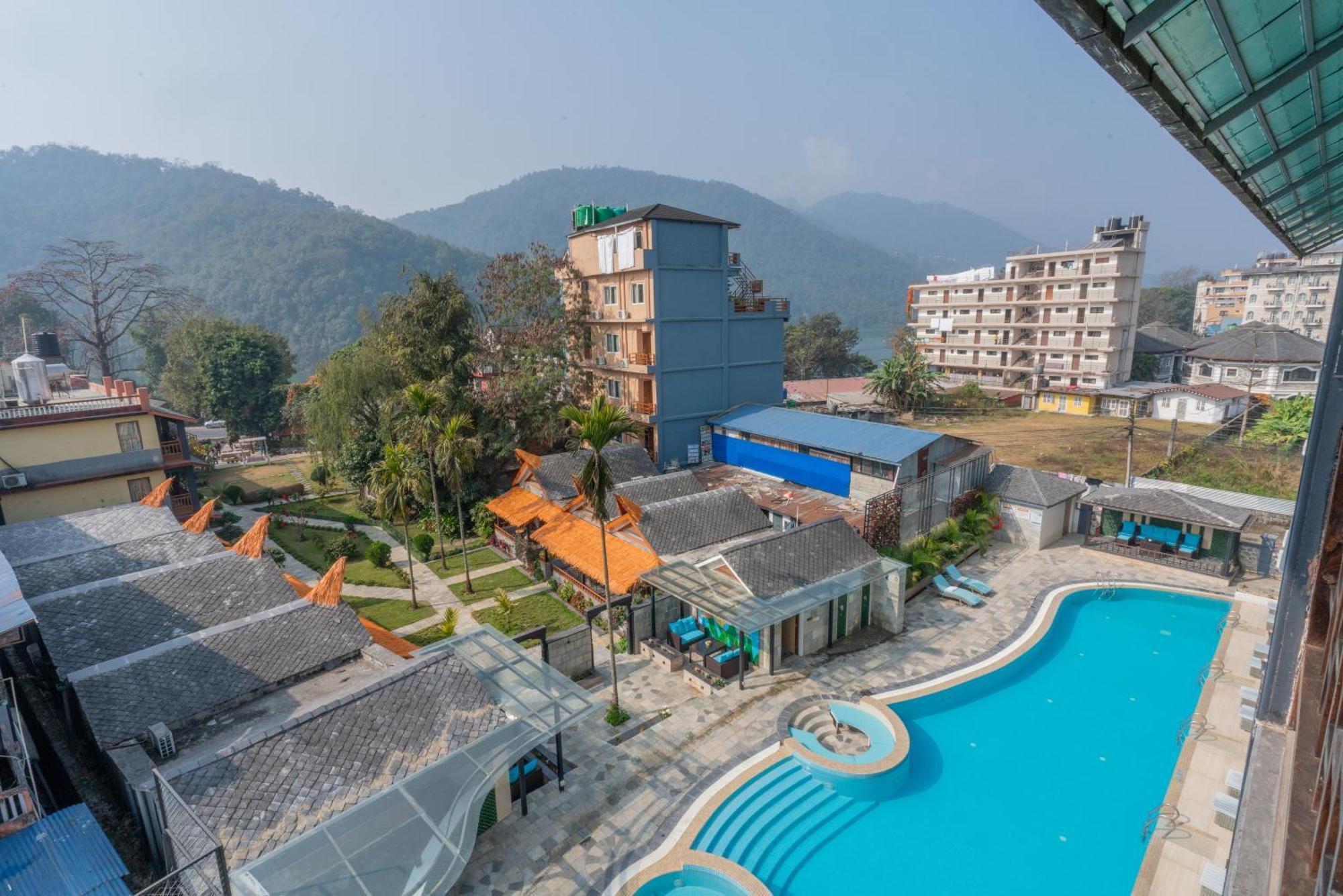 Lake View Resort Pokhara Exteriör bild