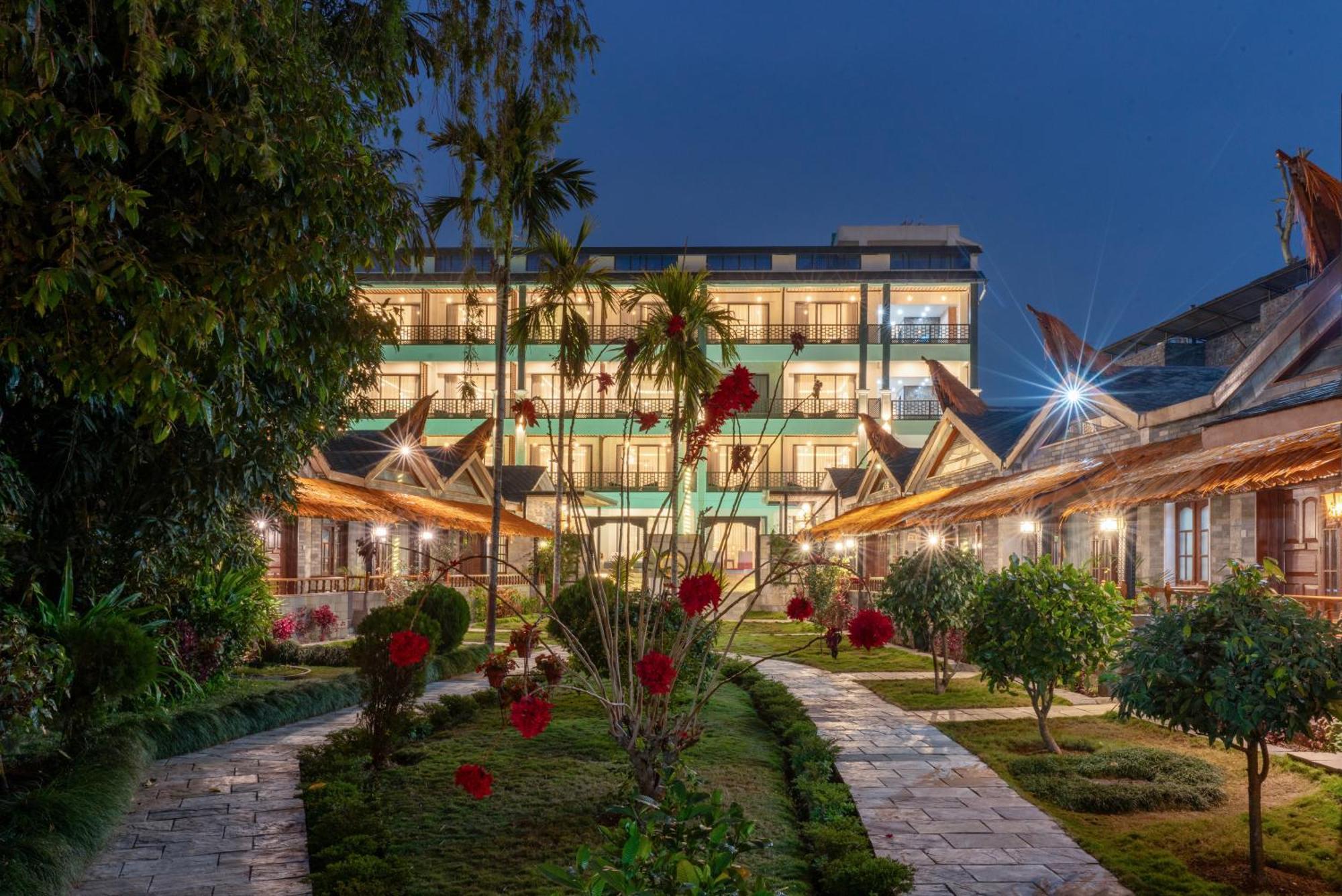 Lake View Resort Pokhara Exteriör bild