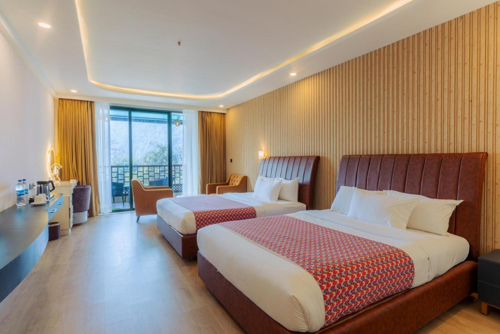 Lake View Resort Pokhara Exteriör bild